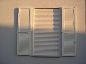 Klappläden- Schiebeläden - Faltschiebeläden - aus Holz oder Aluminium